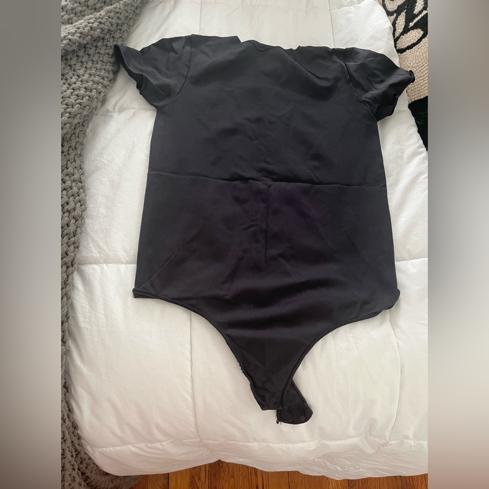 ESSENTIAL CREW NECK SHORT SLEEVE BODYSUIT